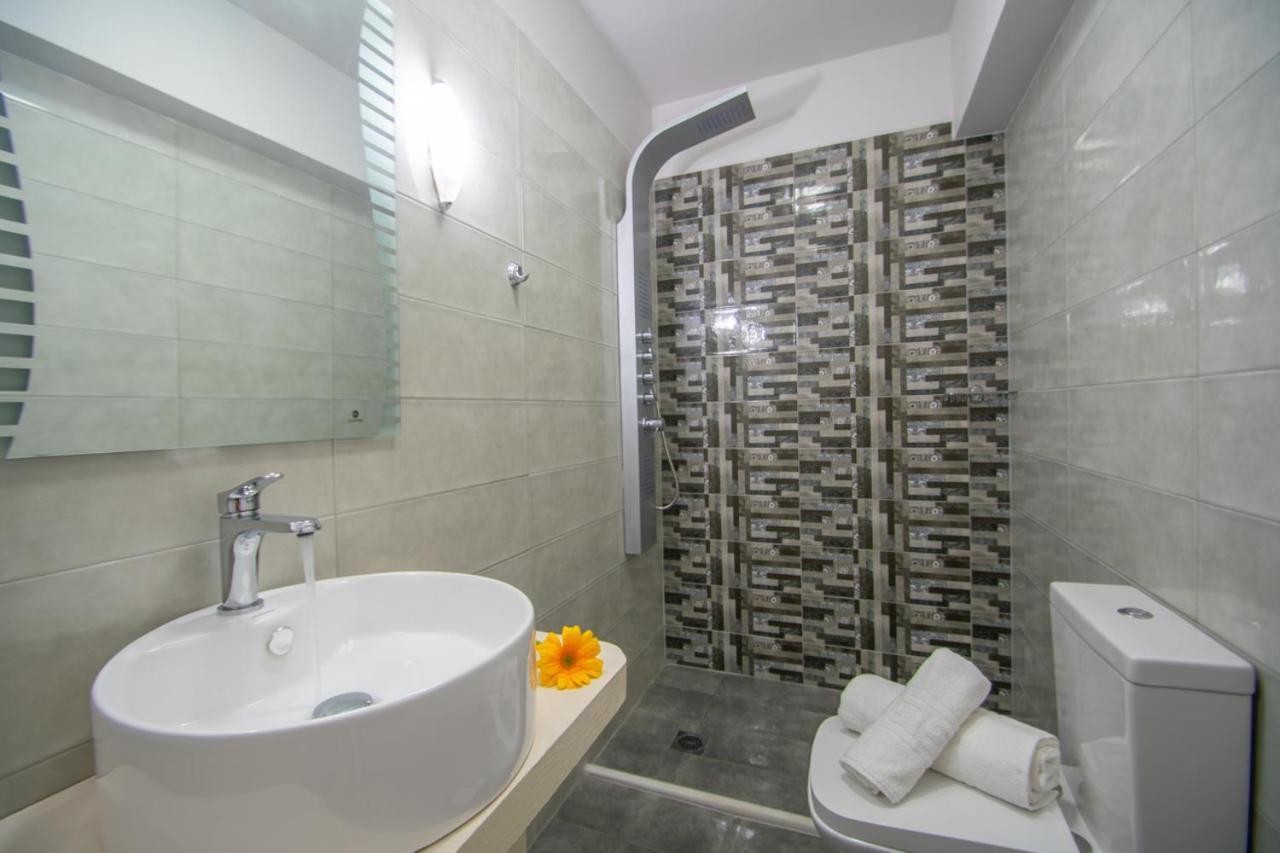 Zante Lagos Homes Treehouse And *